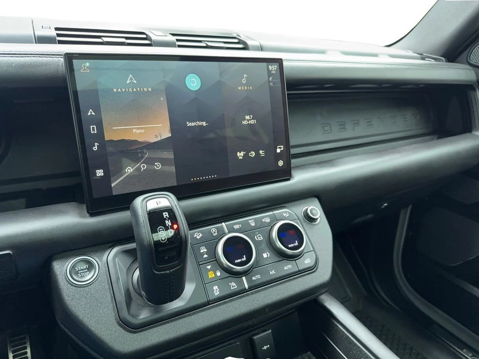 2023 Land Rover Defender V8 - Image 26 of 31