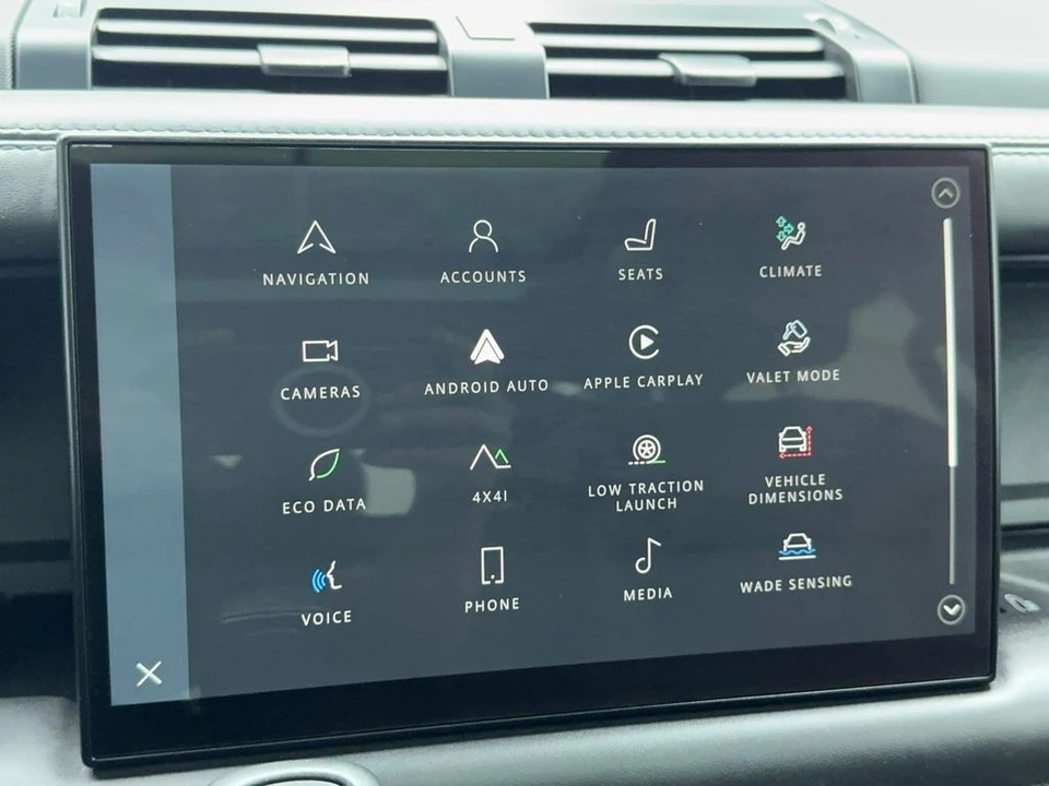 2023 Land Rover Defender V8 - Image 28 of 31