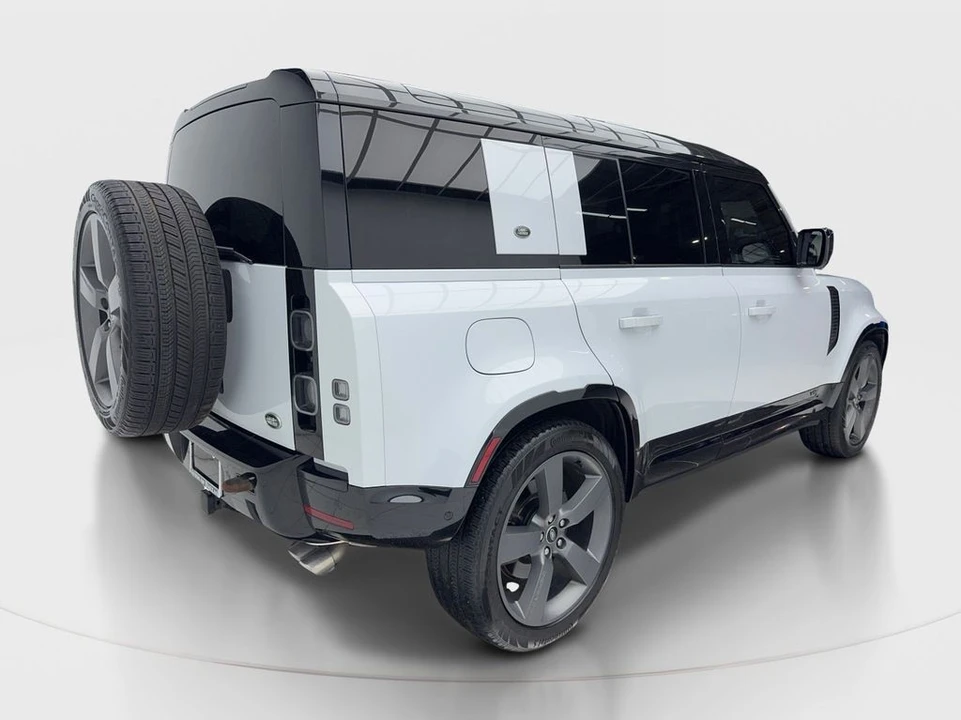 2023 Land Rover Defender V8 - Image 10 of 31