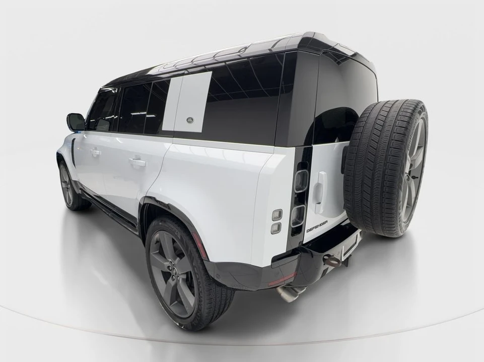 2023 Land Rover Defender V8 - Image 12 of 31