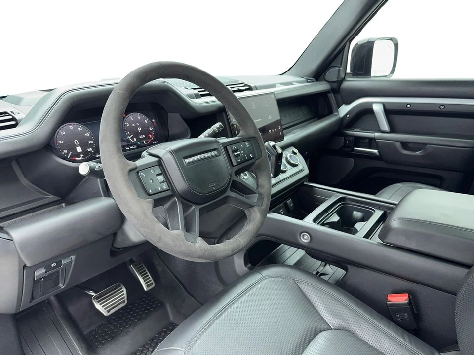 2023 Land Rover Defender V8 - Image 17 of 31