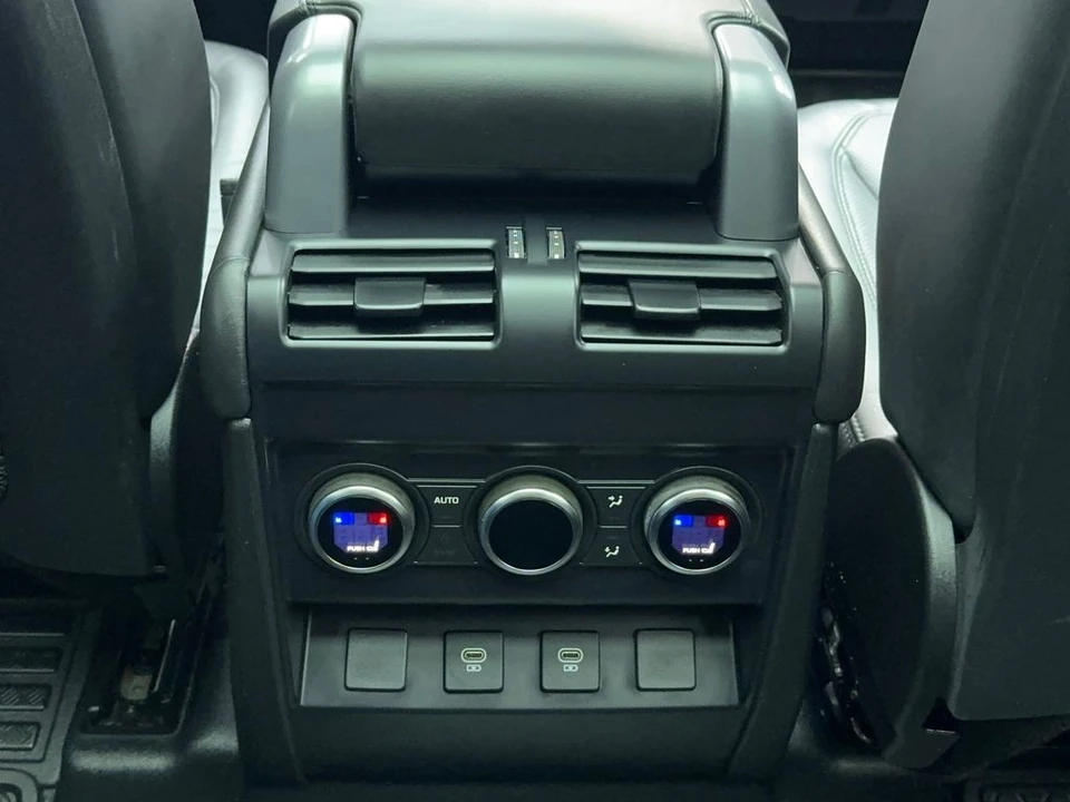2023 Land Rover Defender V8 - Image 24 of 31
