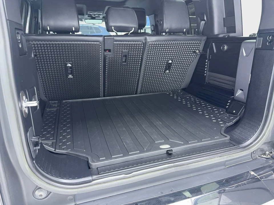 2023 Land Rover Defender V8 - Image 13 of 31