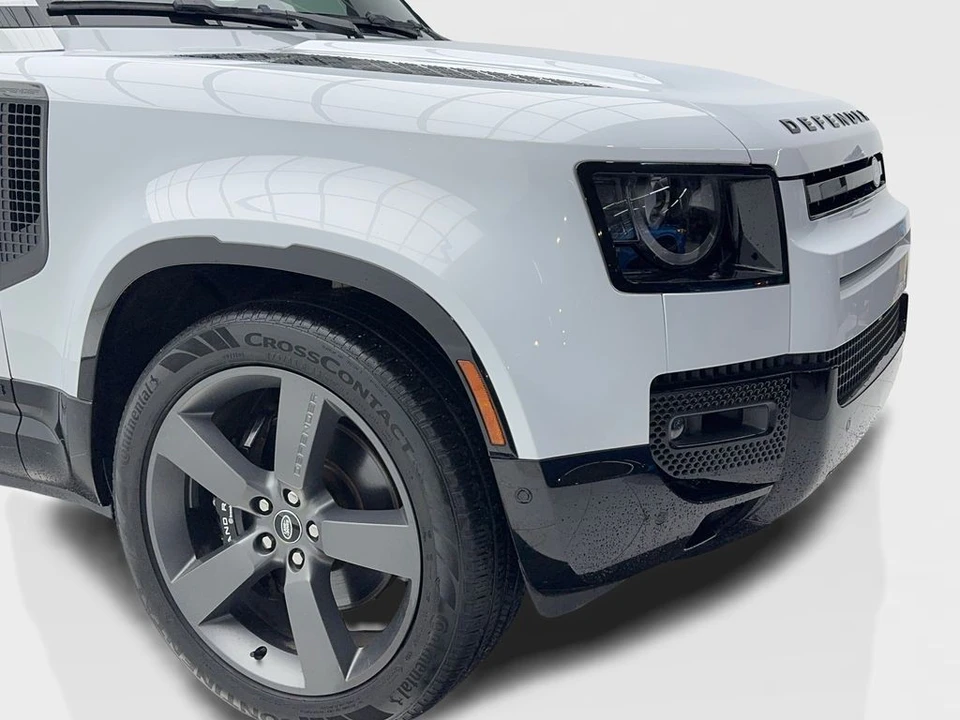 2023 Land Rover Defender V8 - Image 3 of 31