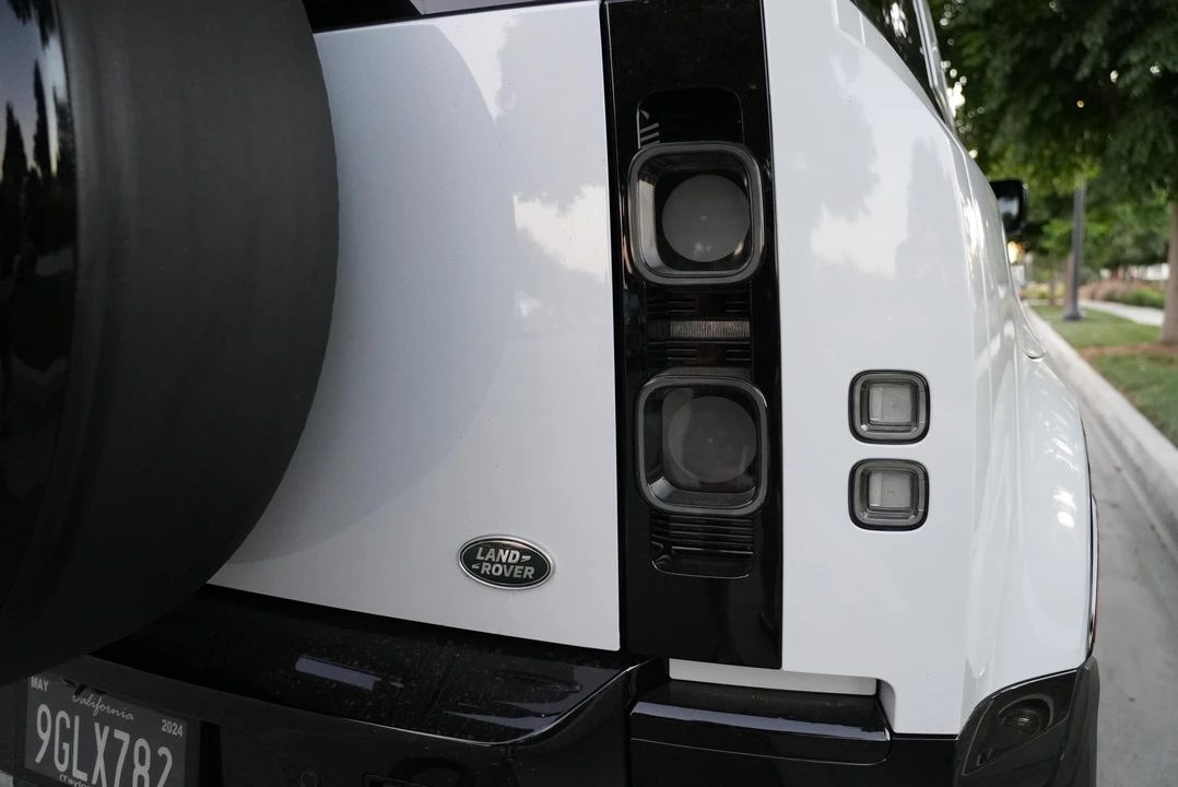 2023 Land Rover Defender L663 - Image 29 of 31