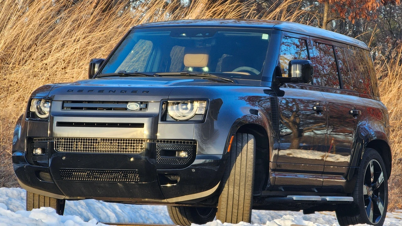 2023 Land Rover Defender L663 - Image 9 of 31