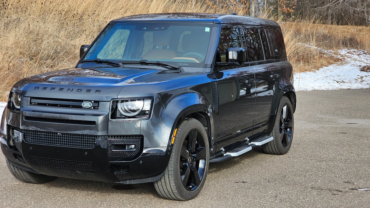 2023 Land Rover Defender L663 - Image 10 of 31