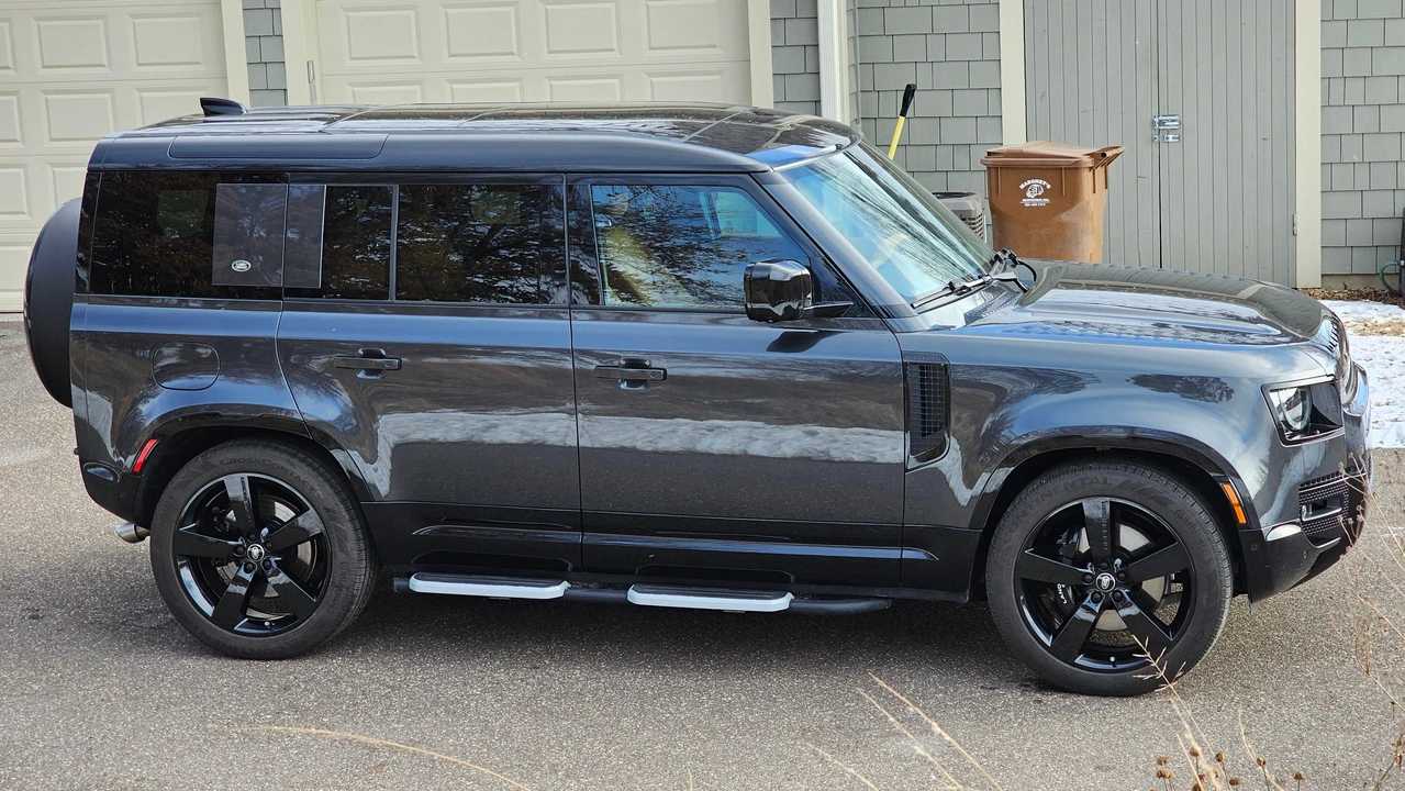 2023 Land Rover Defender L663 - Image 30 of 31