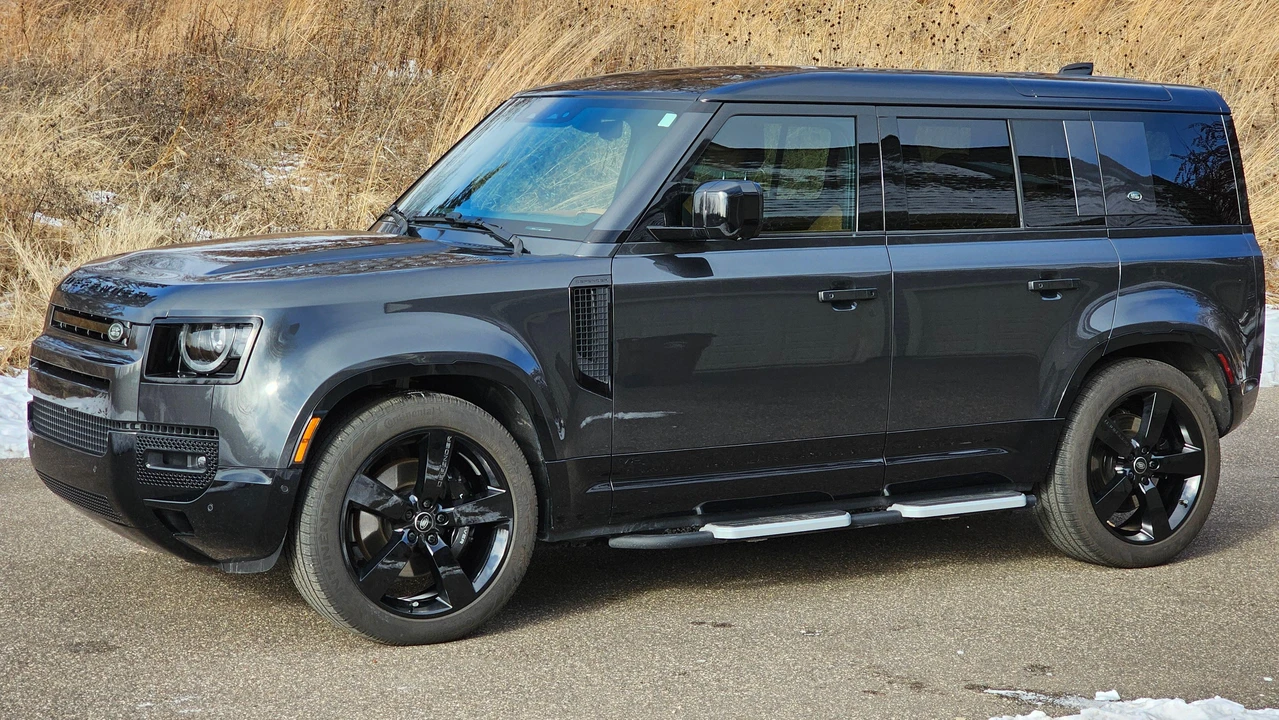 2023 Land Rover Defender L663 - Image 12 of 31