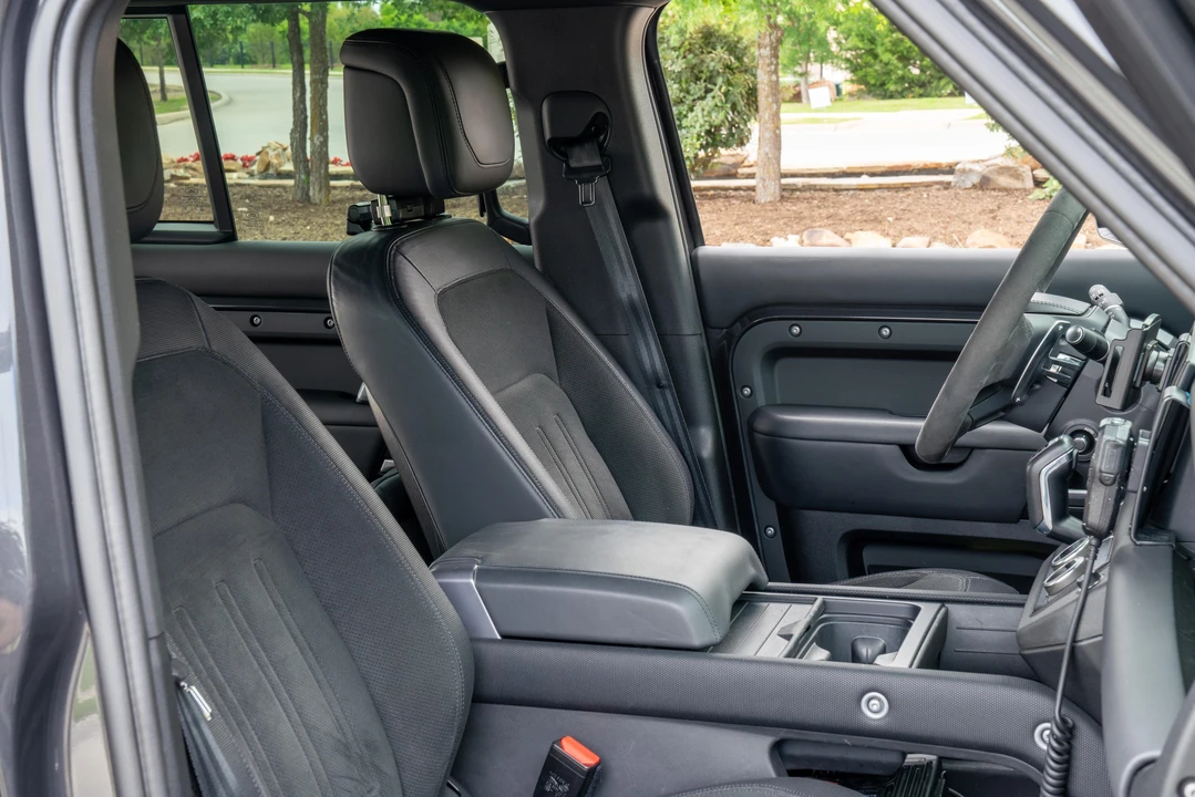 2023 Land Rover Defender L663 - Image 27 of 31