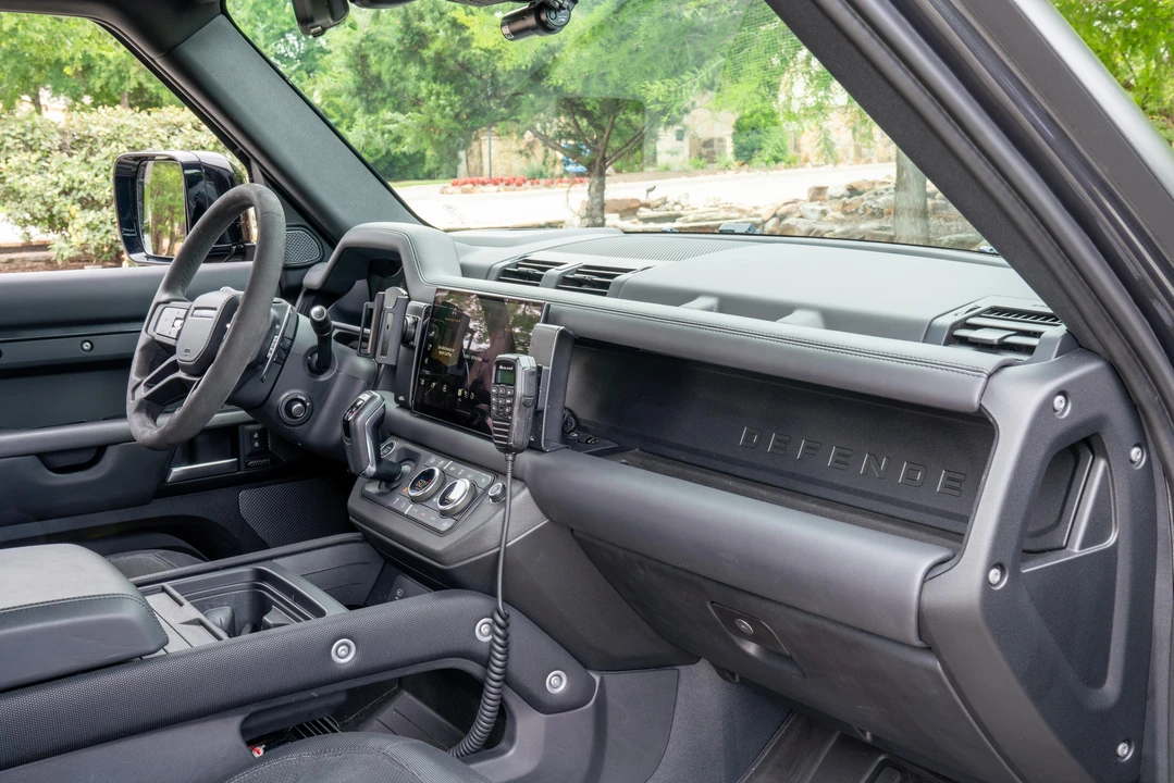 2023 Land Rover Defender L663 - Image 25 of 31
