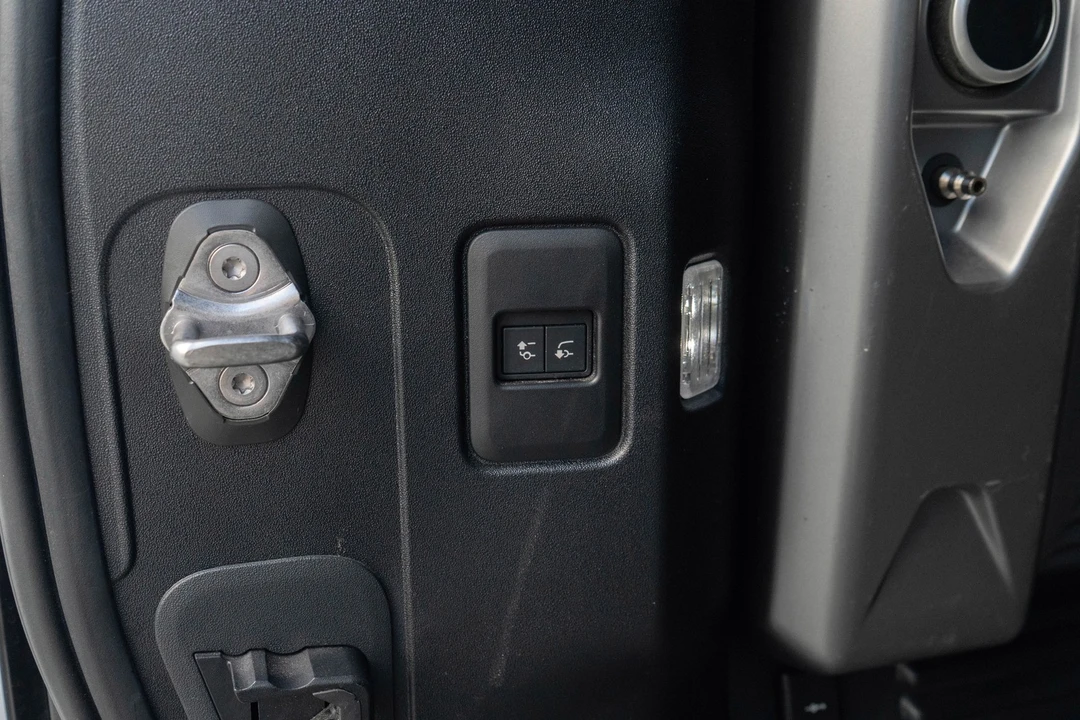 2023 Land Rover - Image 26 of 31