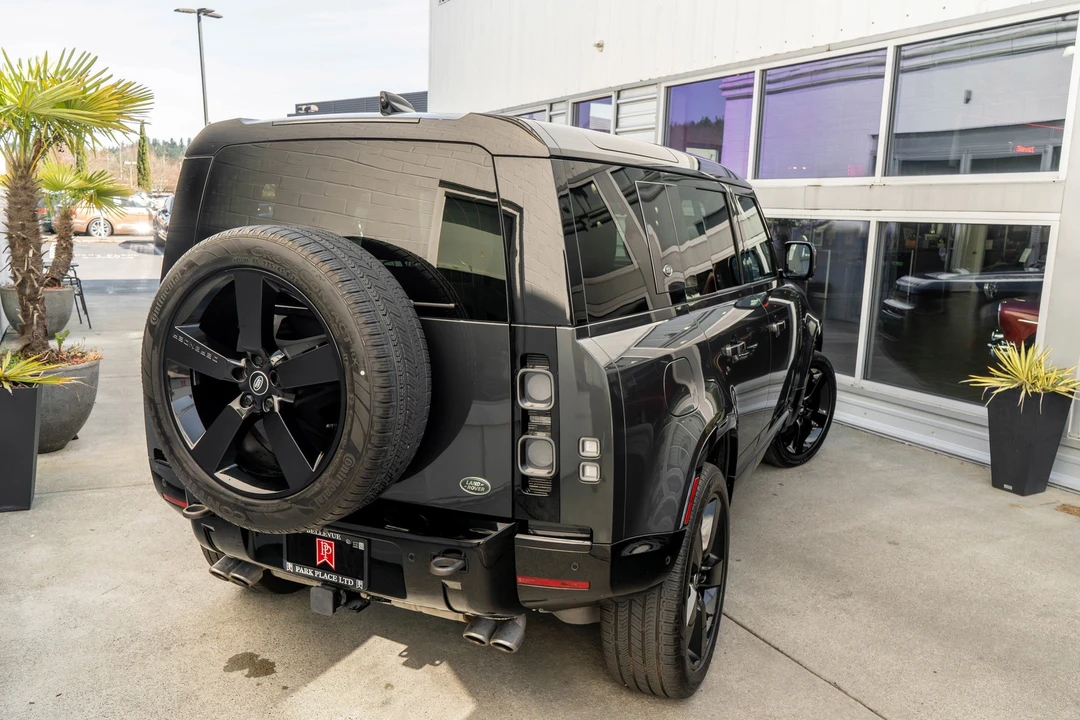 2023 Land Rover - Image 4 of 31