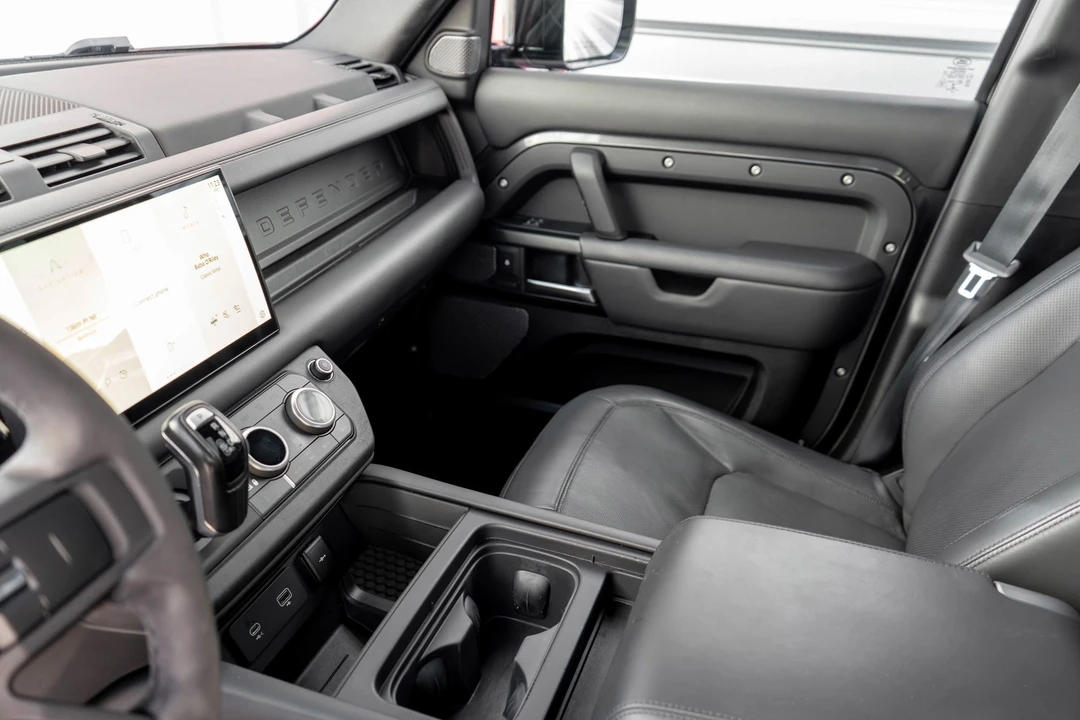2023 Land Rover - Image 17 of 31