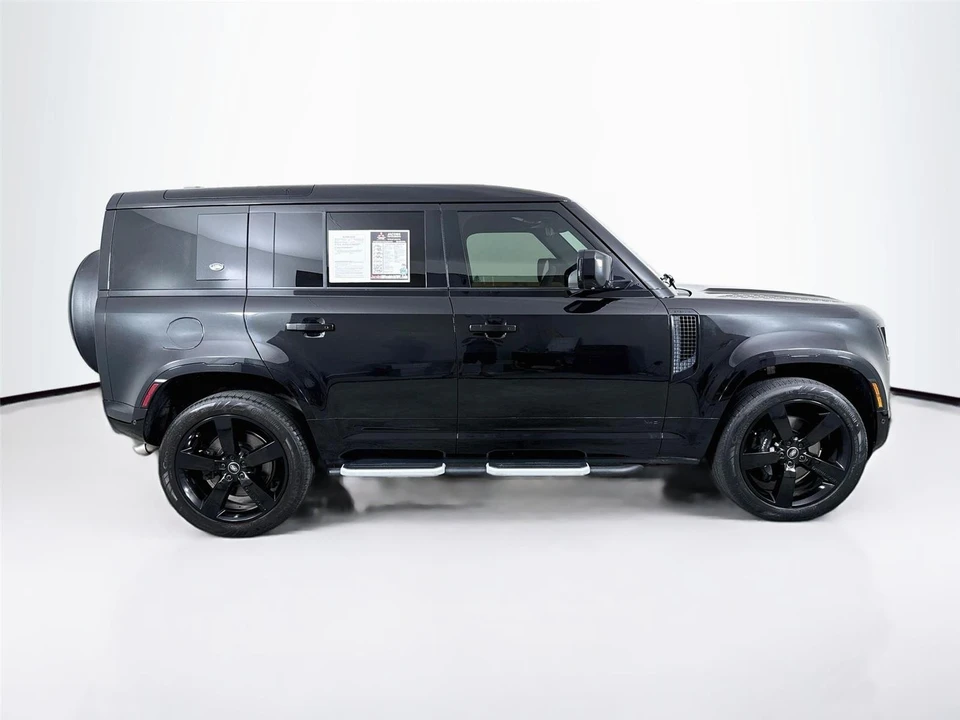 2023 Land Rover Defender V8 - Image 7 of 31
