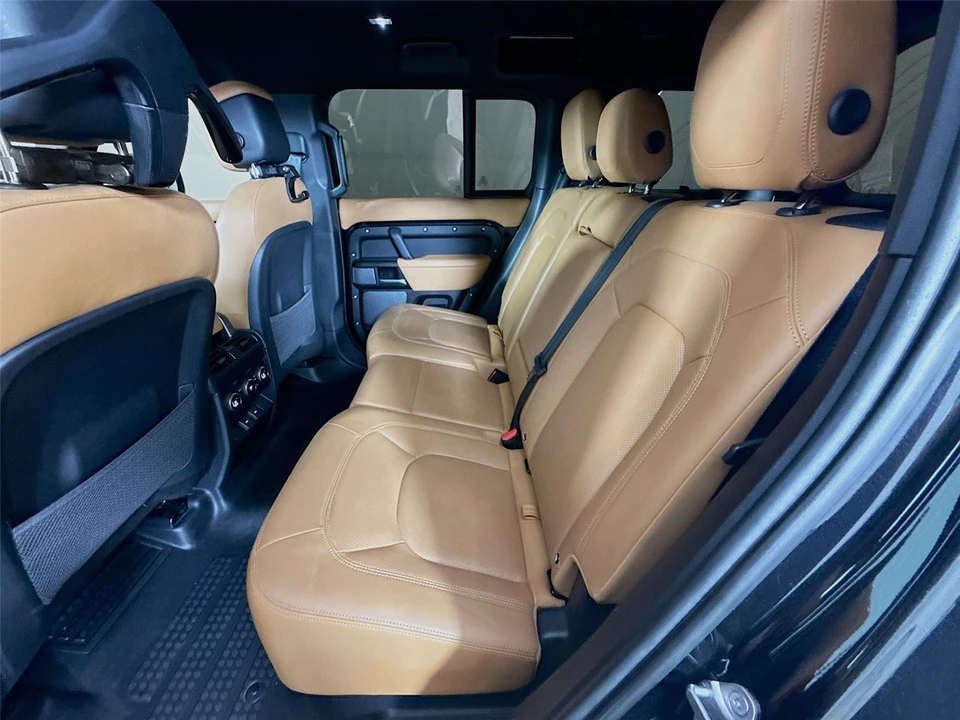 2023 Land Rover Defender V8 - Image 15 of 31