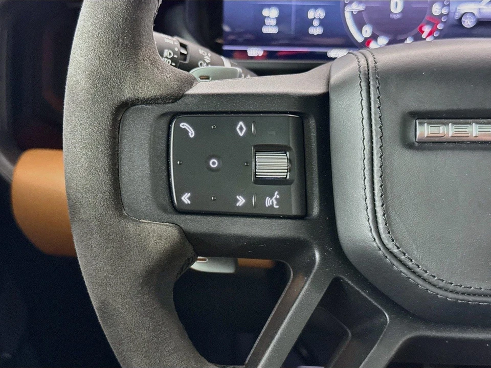 2023 Land Rover Defender V8 - Image 15 of 31