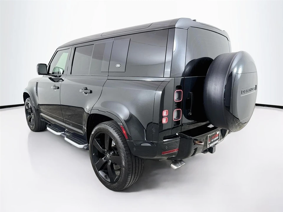 2023 Land Rover Defender V8 - Image 3 of 31