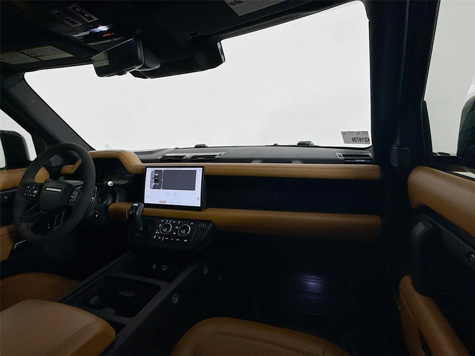 2023 Land Rover Defender V8 - Image 20 of 31