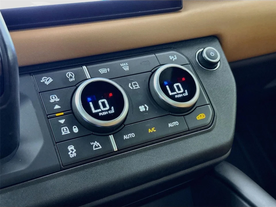 2023 Land Rover Defender V8 - Image 24 of 31