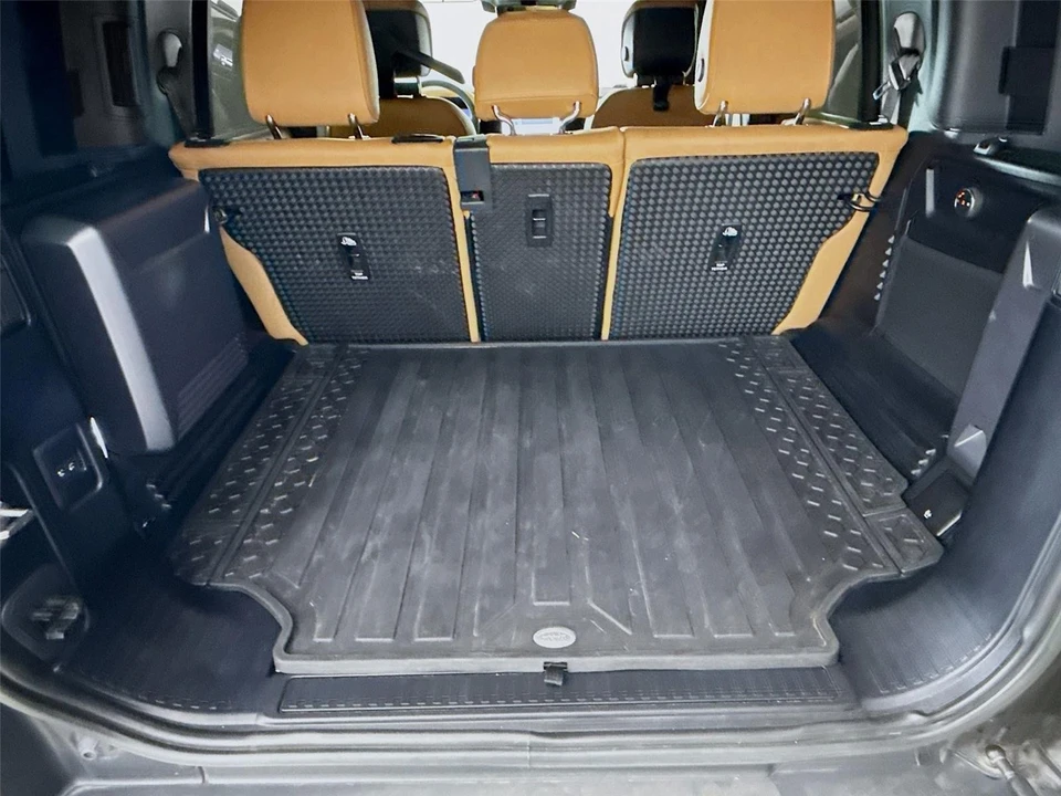 2023 Land Rover Defender V8 - Image 17 of 31