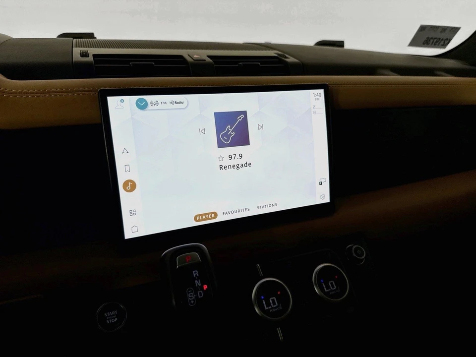 2023 Land Rover Defender V8 - Image 18 of 31