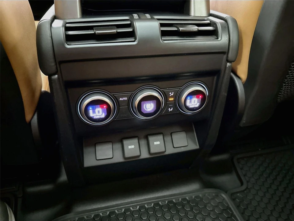 2023 Land Rover Defender V8 - Image 30 of 31