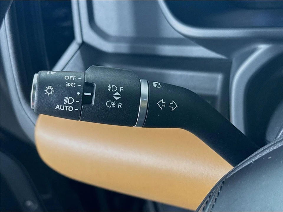 2023 Land Rover Defender V8 - Image 5 of 31