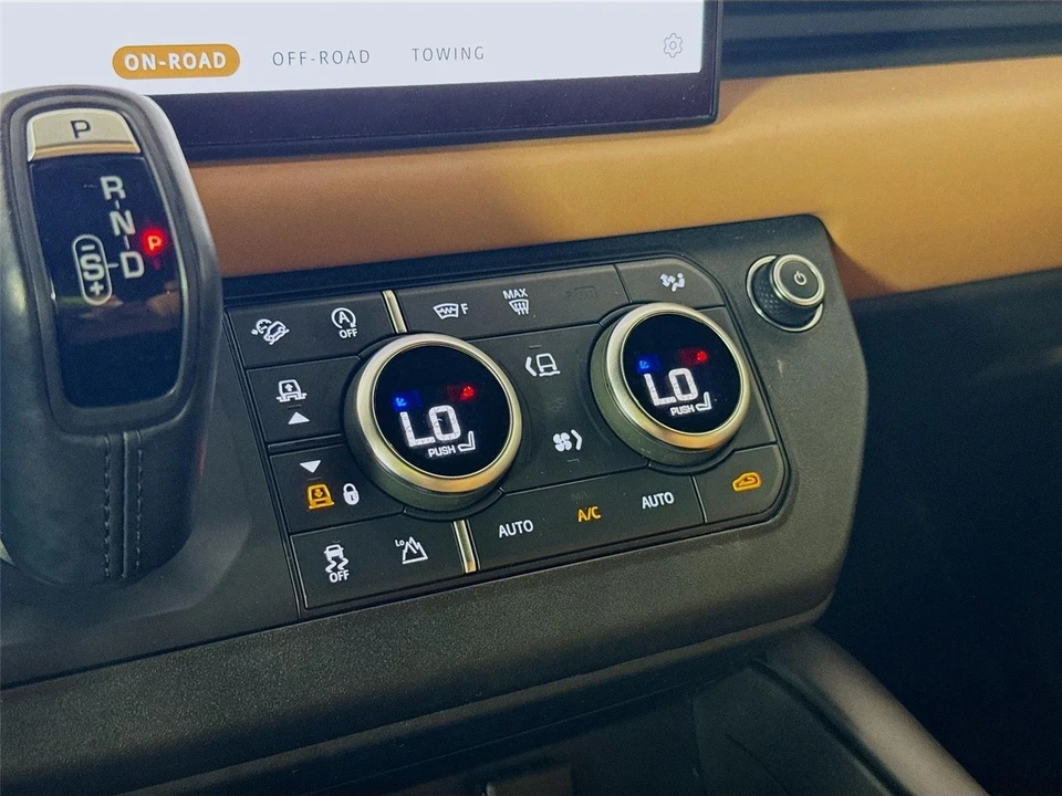 2023 Land Rover Defender V8 - Image 12 of 31