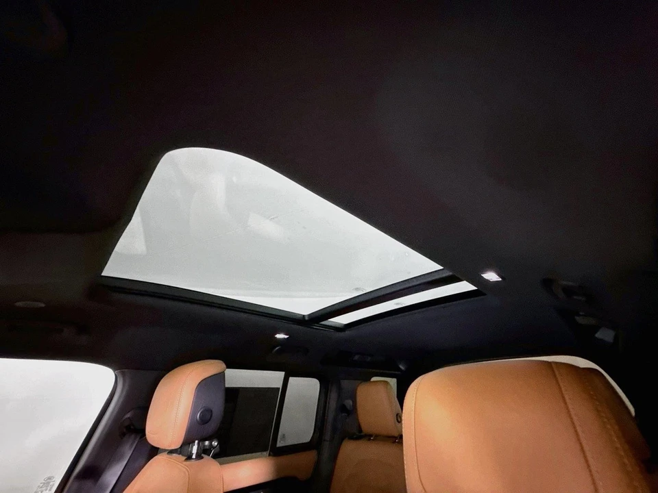 2023 Land Rover Defender V8 - Image 28 of 31