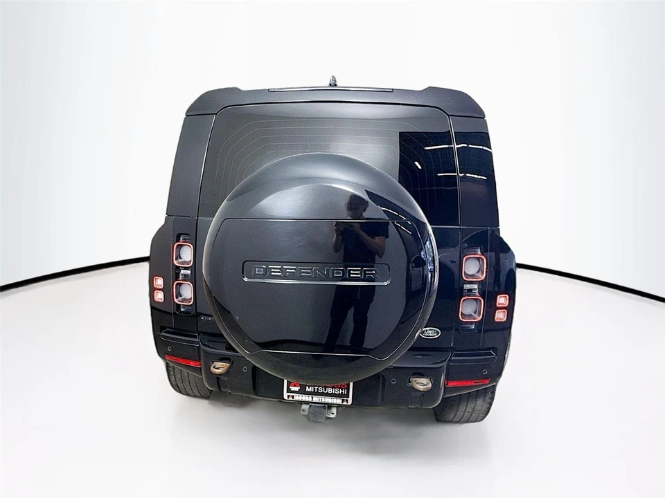 2023 Land Rover Defender V8 - Image 23 of 31