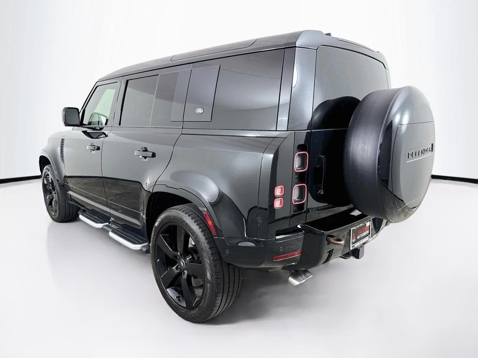2023 Land Rover Defender V8 - Image 3 of 31