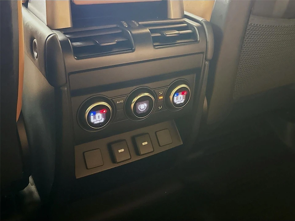 2023 Land Rover Defender V8 - Image 16 of 31