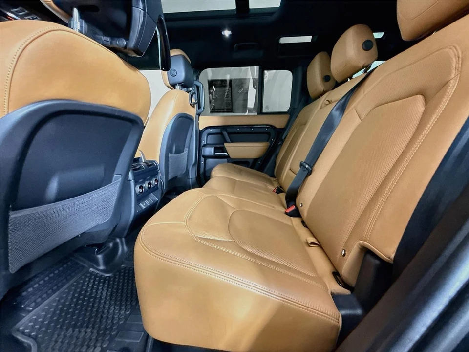 2023 Land Rover Defender V8 - Image 29 of 31