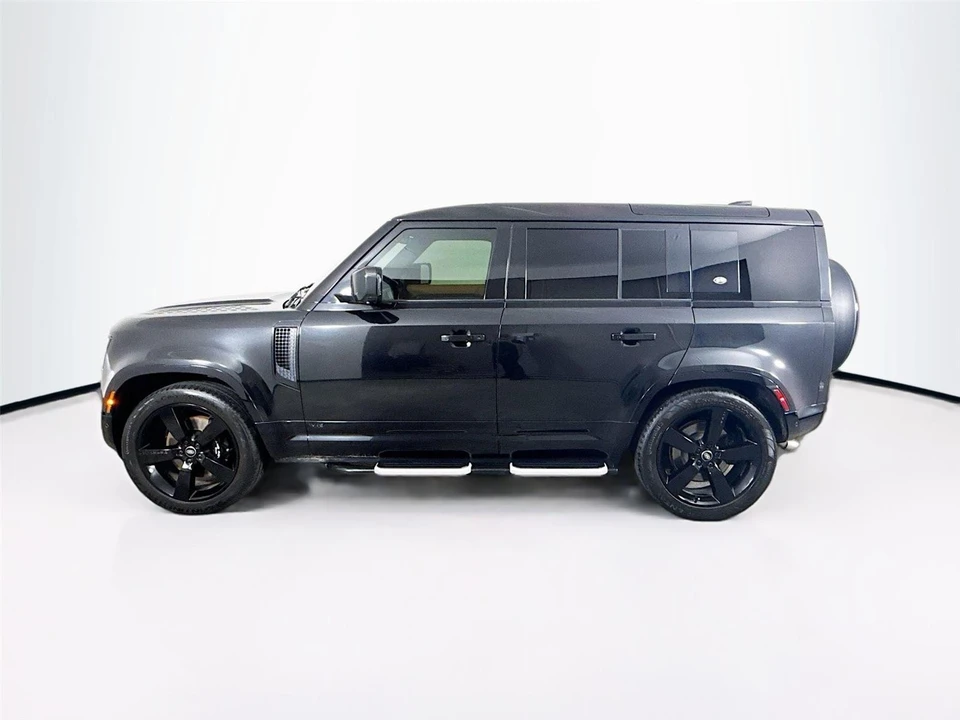 2023 Land Rover Defender V8 - Image 24 of 31