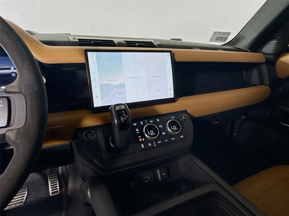 2023 Land Rover Defender V8 - Image 7 of 31
