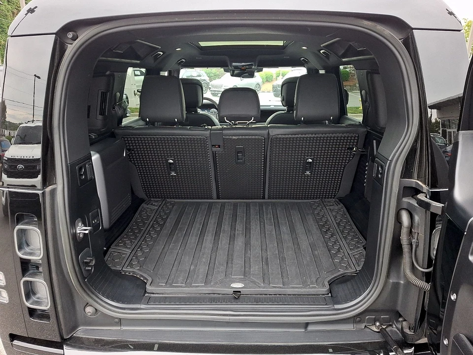 2023 Land Rover Defender L663 - Image 30 of 31