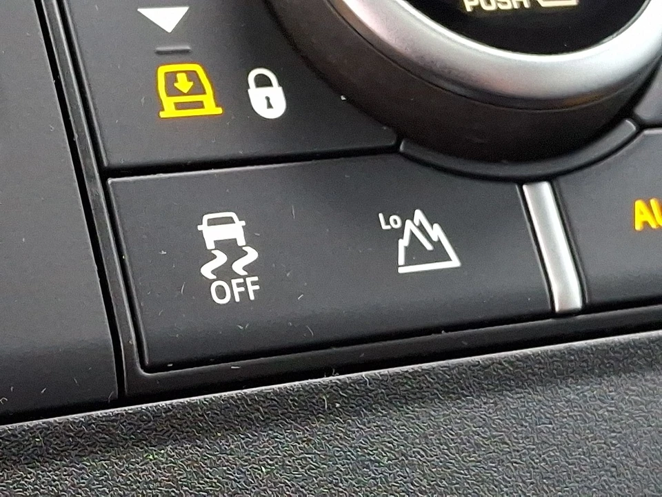 2023 Land Rover Defender L663 - Image 25 of 31