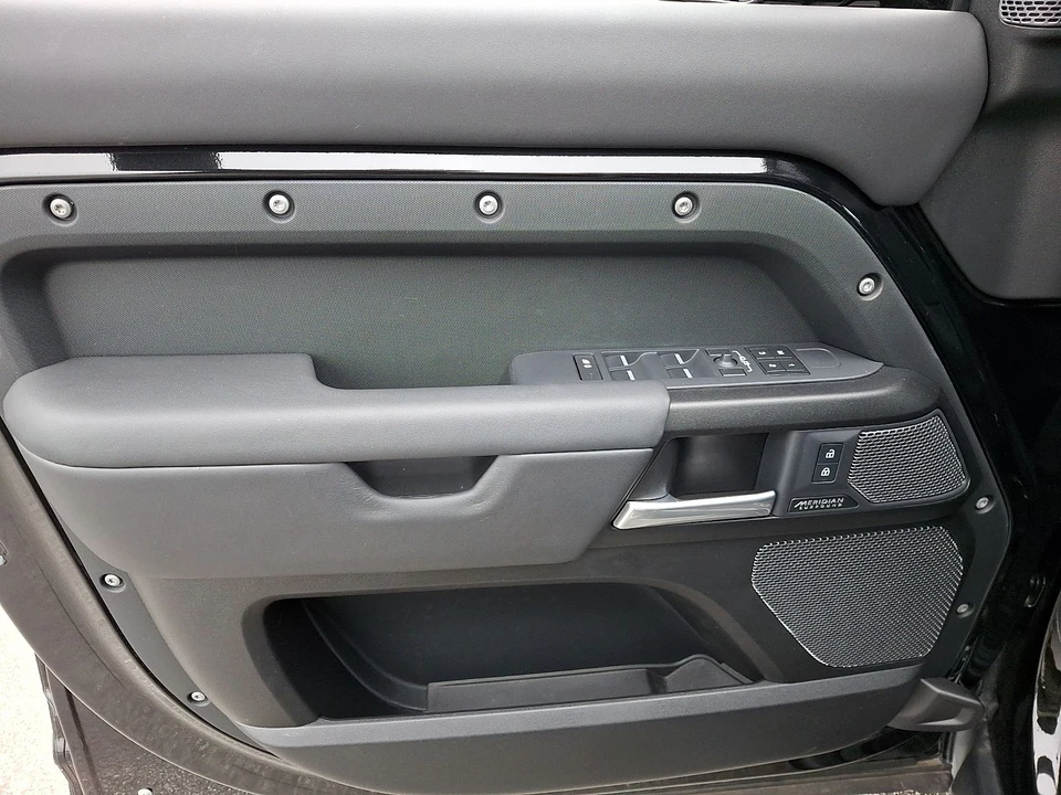 2023 Land Rover Defender L663 - Image 12 of 31