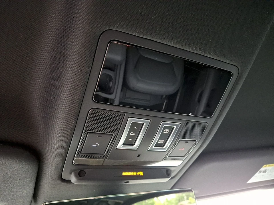 2023 Land Rover Defender L663 - Image 27 of 31