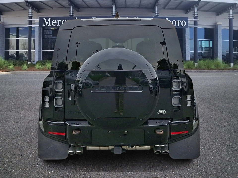 2023 Land Rover Defender L663 - Image 5 of 31