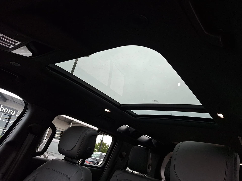 2023 Land Rover Defender L663 - Image 14 of 31