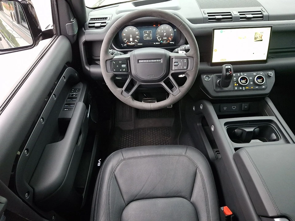 2023 Land Rover Defender L663 - Image 11 of 31