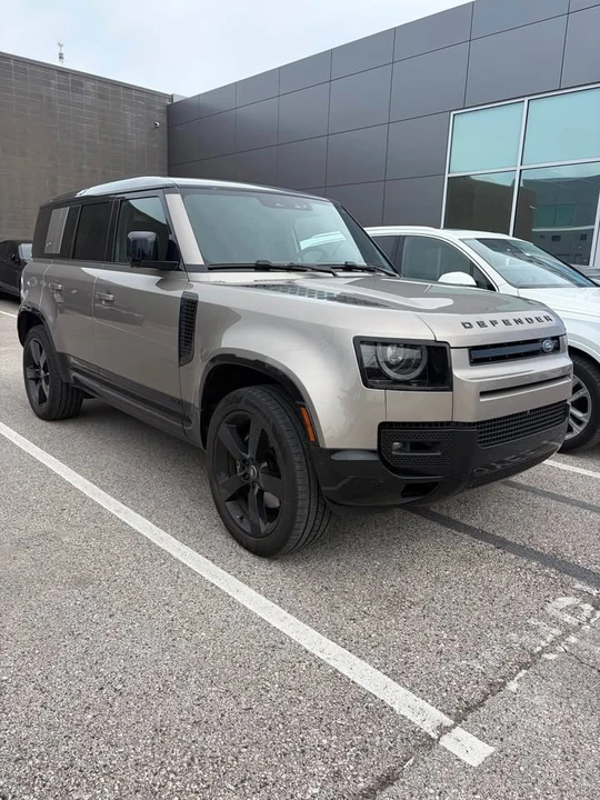 2023 Land Rover Defender V8 - Image 2 of 4