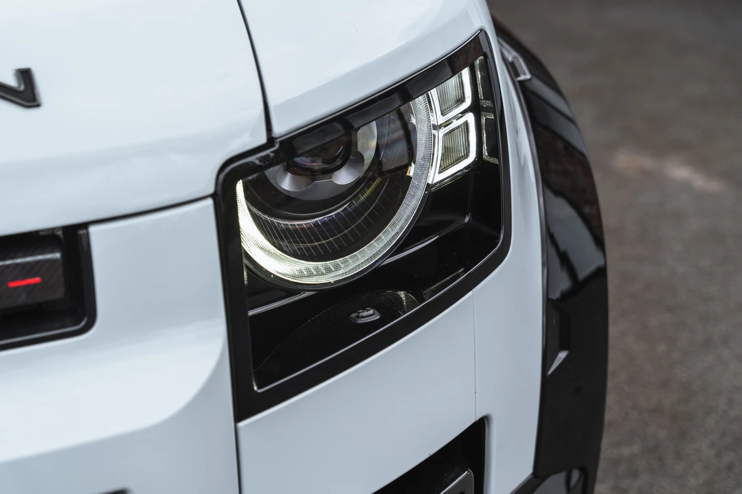 2023 Land Rover Defender 110 - Image 16 of 31