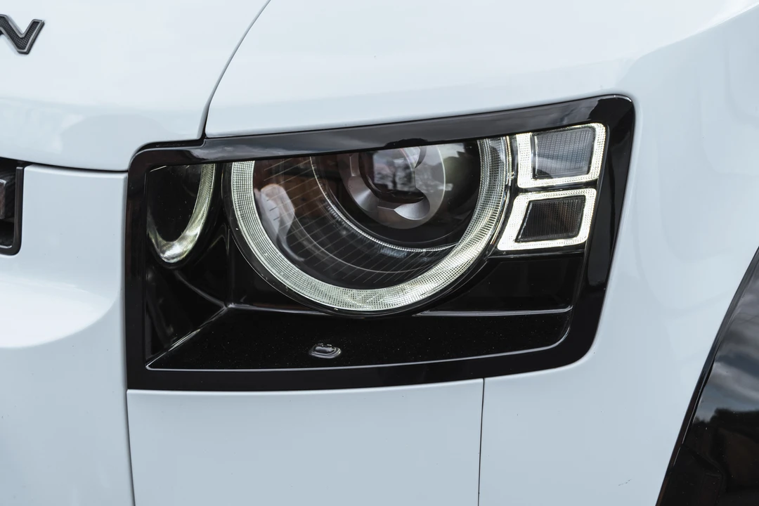 2023 Land Rover Defender 110 - Image 17 of 31