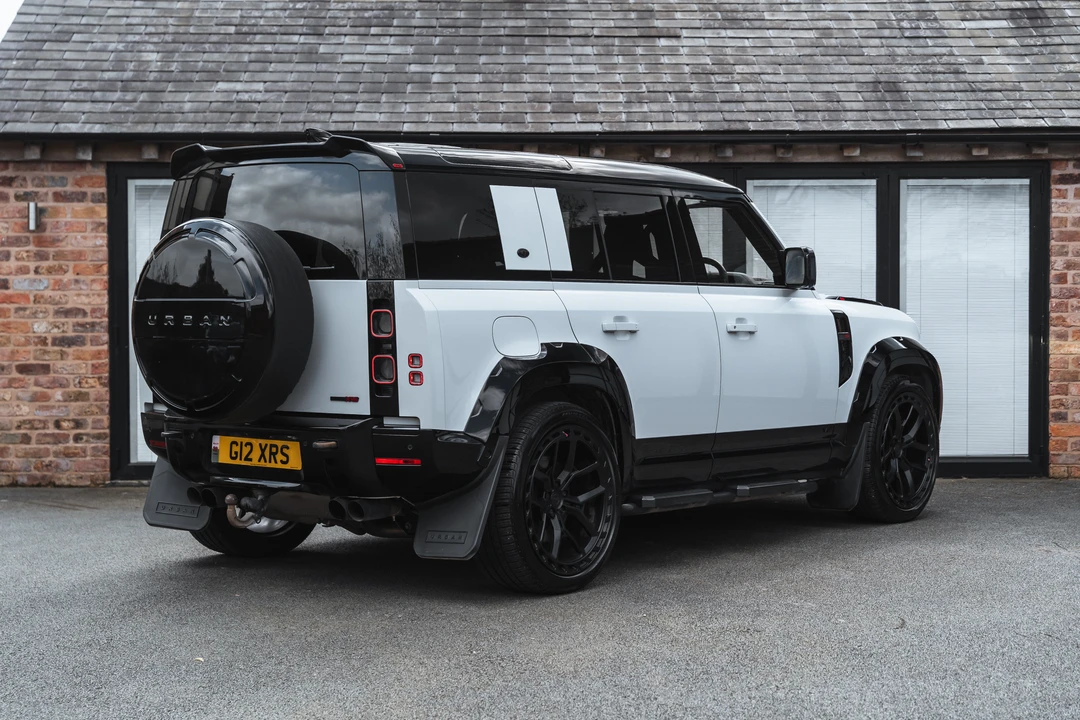 2023 Land Rover Defender 110 - Image 5 of 31