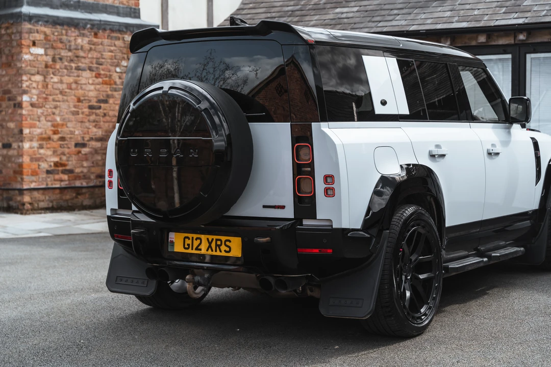 2023 Land Rover Defender 110 - Image 19 of 31