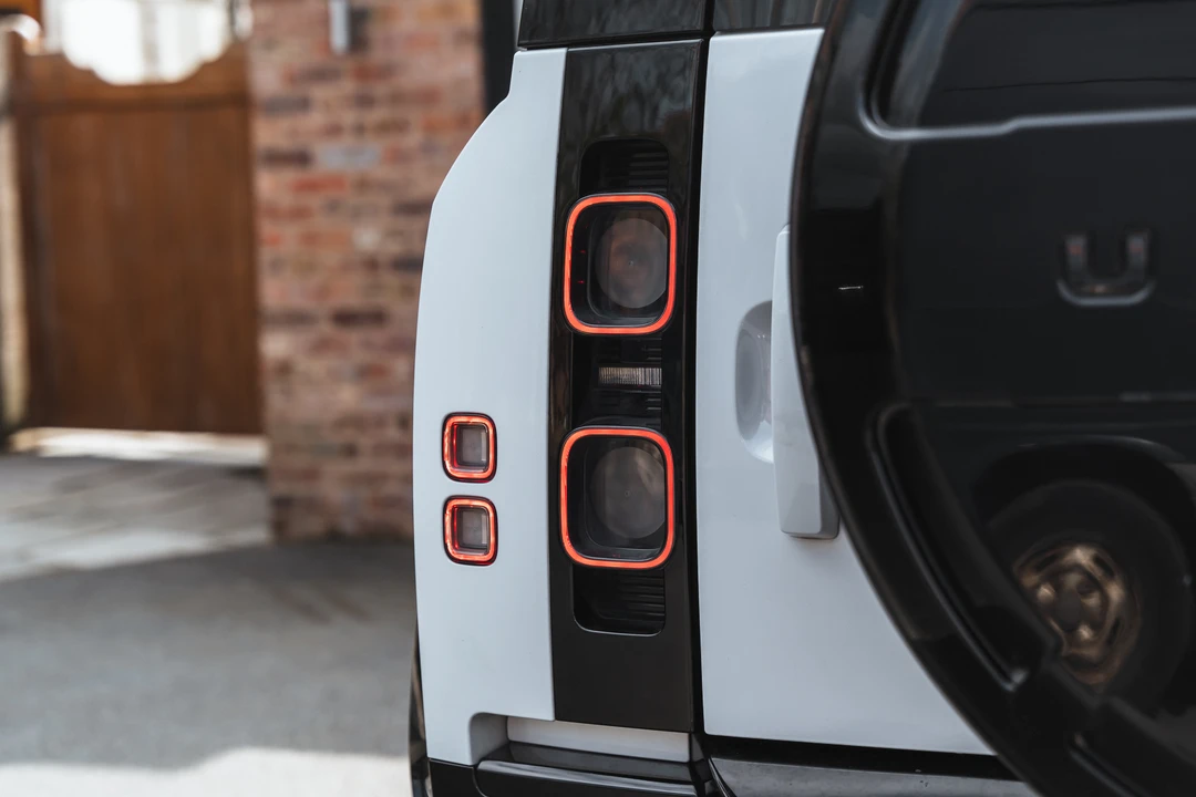 2023 Land Rover Defender 110 - Image 22 of 31