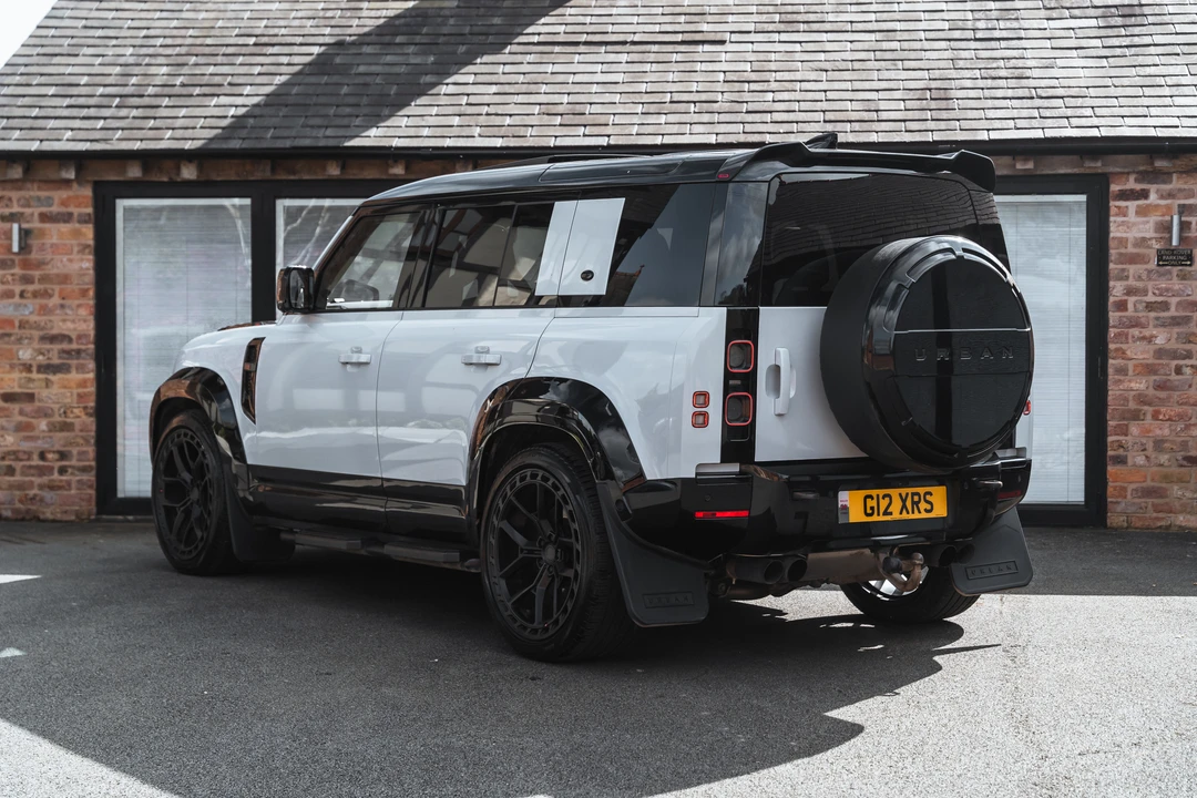 2023 Land Rover Defender 110 - Image 7 of 31